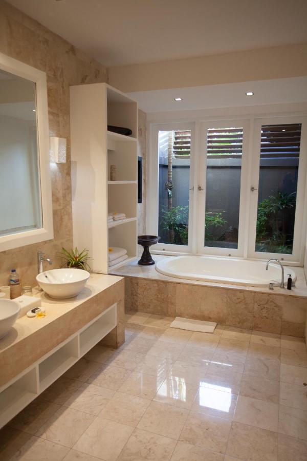 Lakshmi Luxury Villas, Walk To The Beach And Seminyak Shopping ภายนอก รูปภาพ