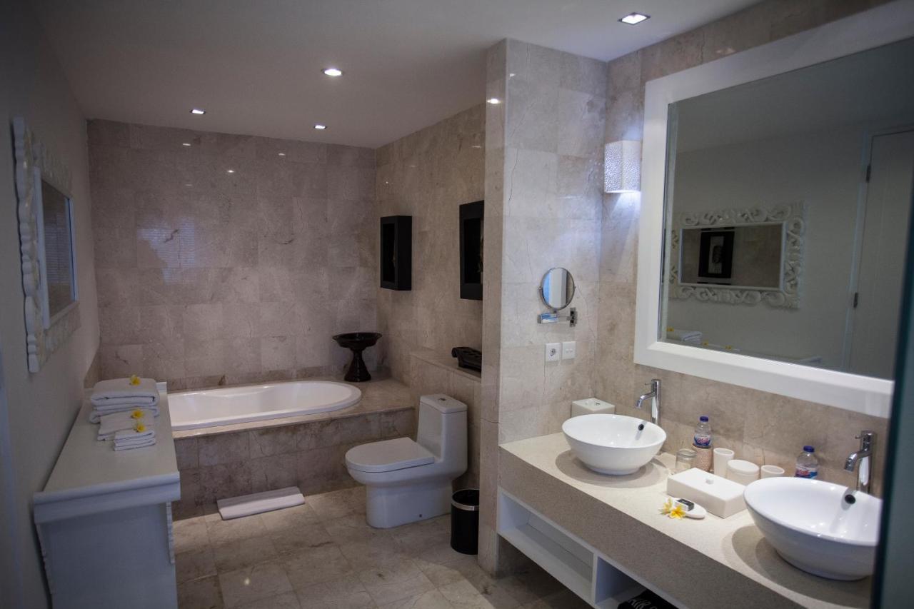 Lakshmi Luxury Villas, Walk To The Beach And Seminyak Shopping ภายนอก รูปภาพ